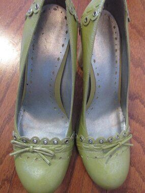 BCBG LIME GREEN HEELS SHOES